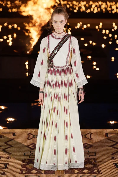 Look 10